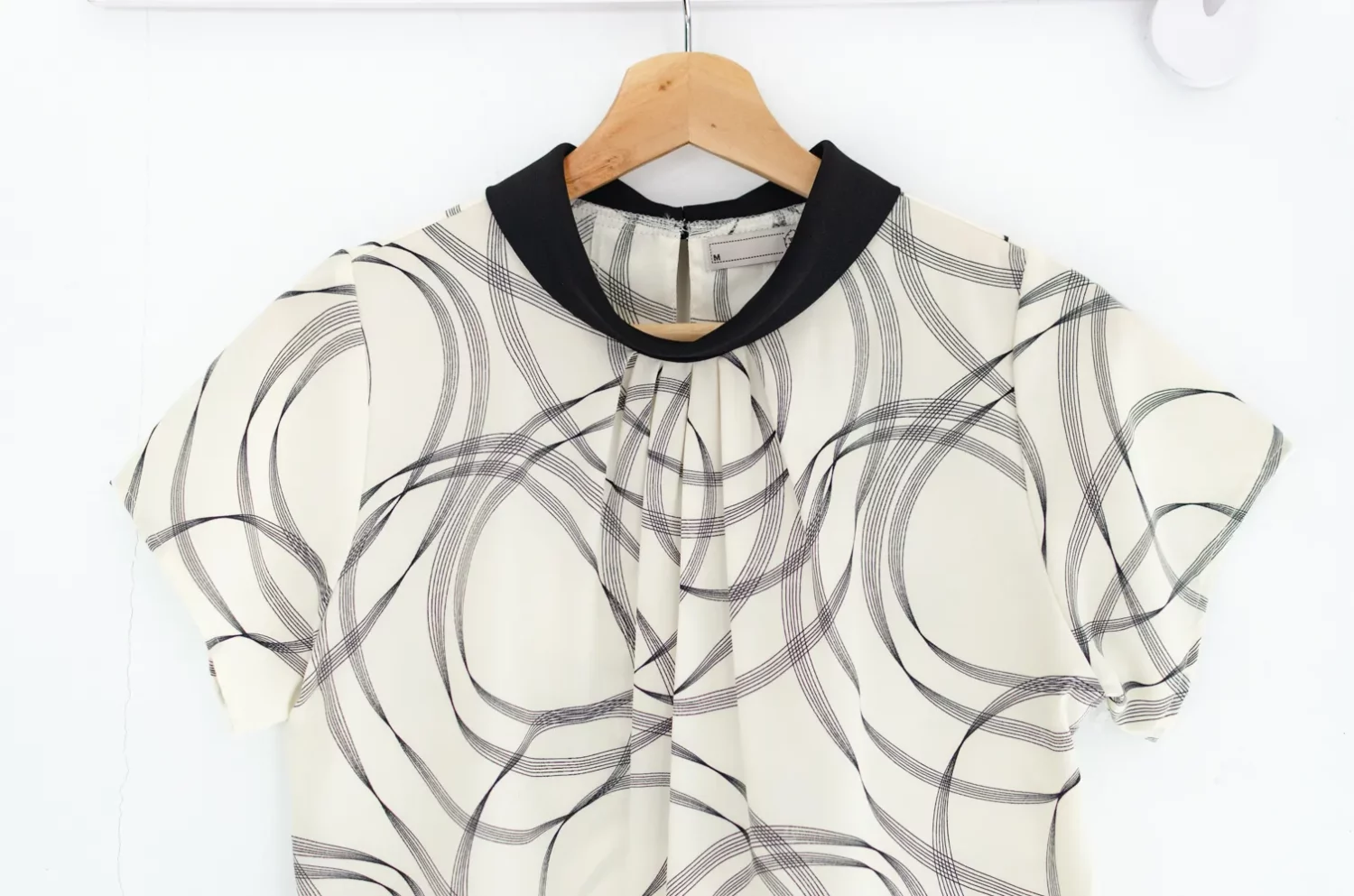 MT7659 Folded Collar Gathered Swirl Blouse – Off-White - Image 3