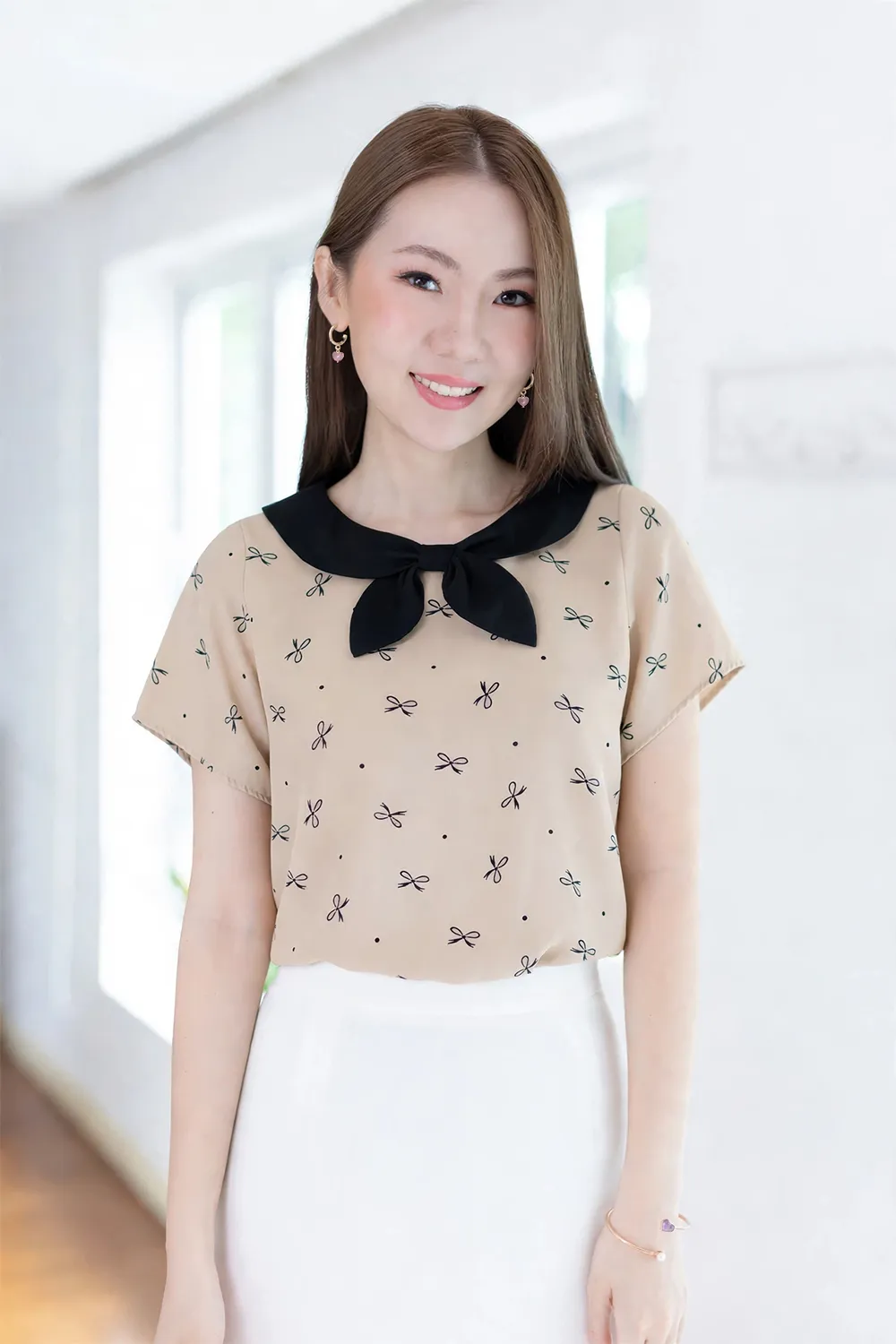 MT7959 Bow Collar Bow Print Blouse – Latte