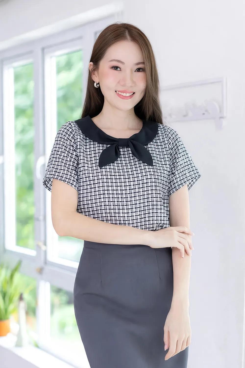 MT7959 Bow Collar Textured Gingham Blouse – Black