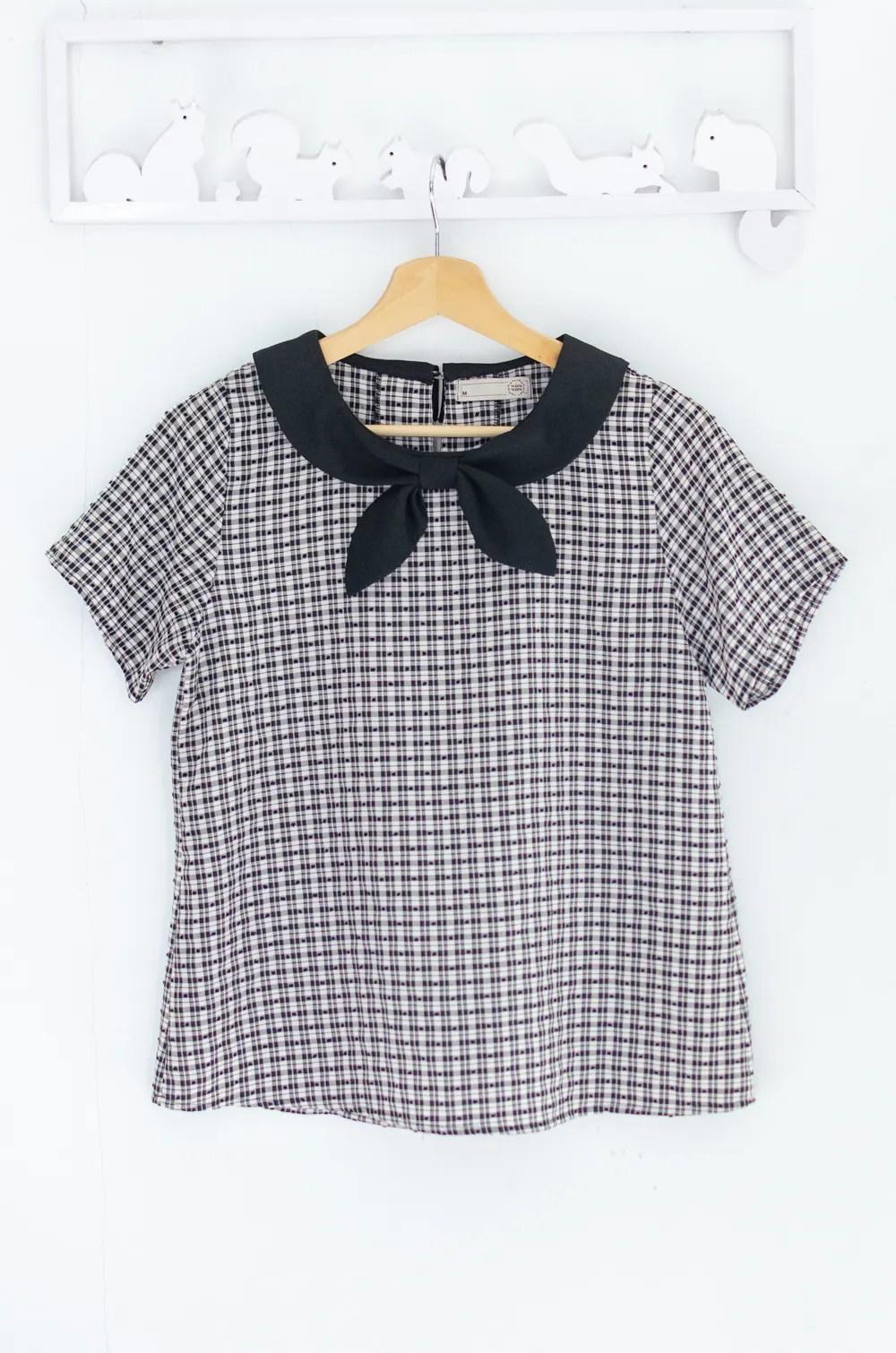 Alternative view of MT7959 Bow Collar Textured Gingham Blouse – Black