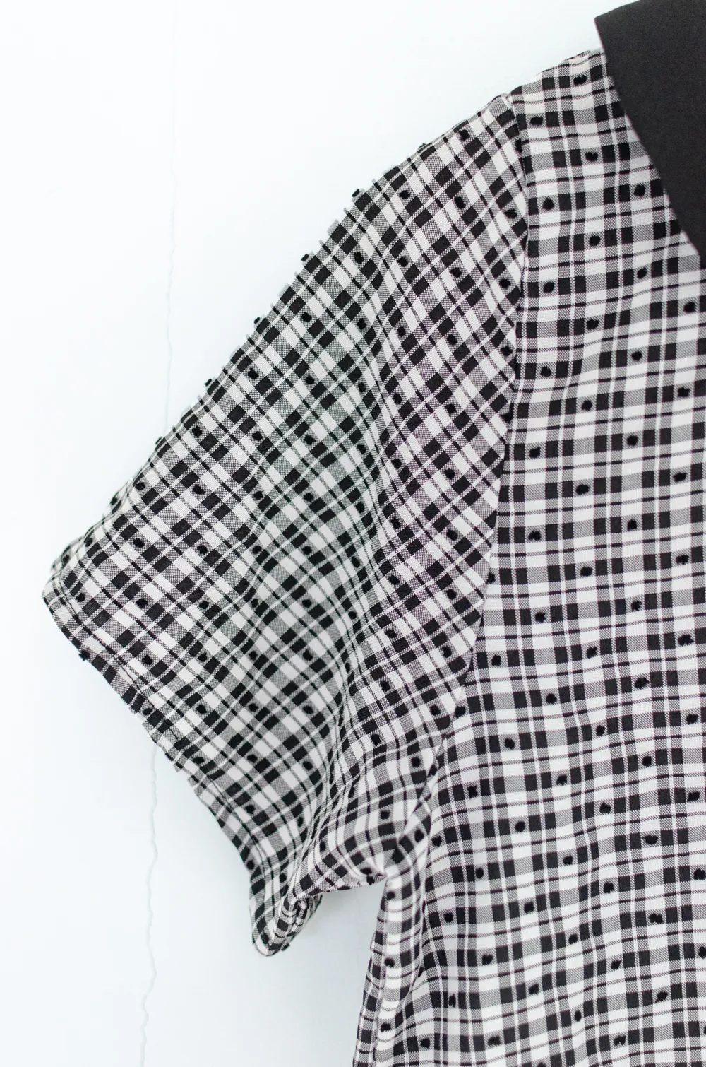 MT7959 Bow Collar Textured Gingham Blouse – Black - Image 4