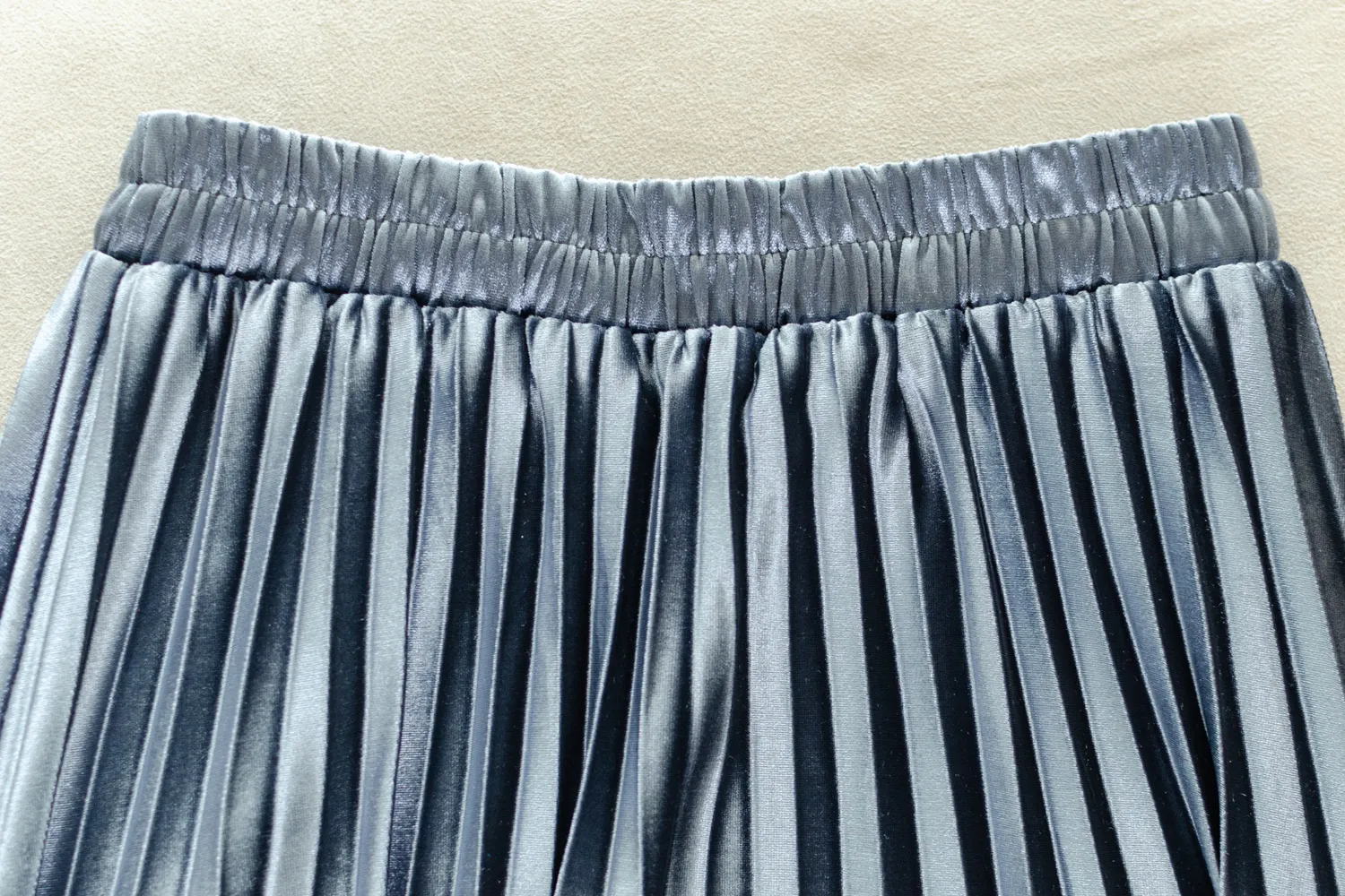 Alternative view of NK086 AW Pleated Skirt – Bluish Grey