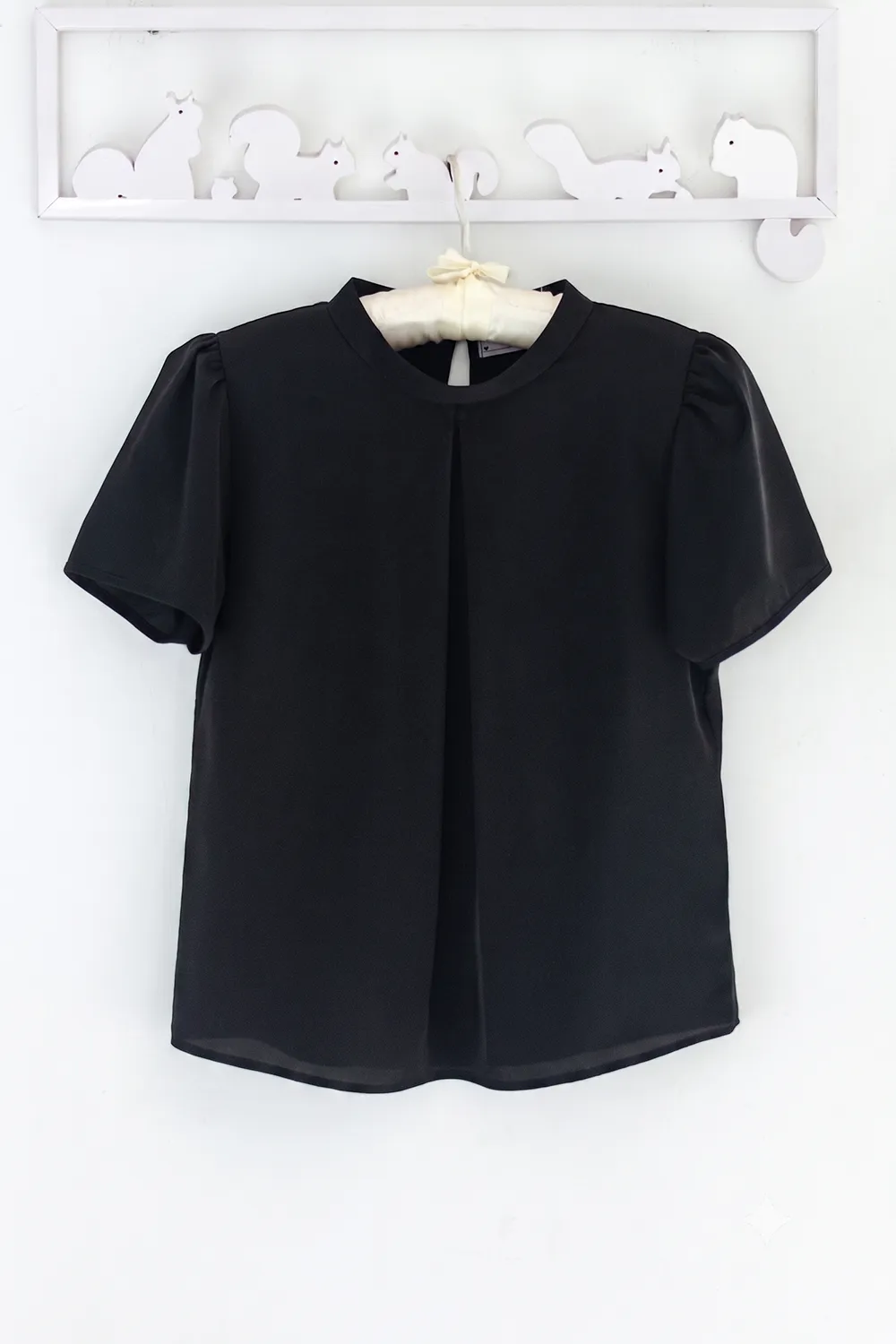 Alternative view of NT2420 Band Collar Twist Front Blouse – Black