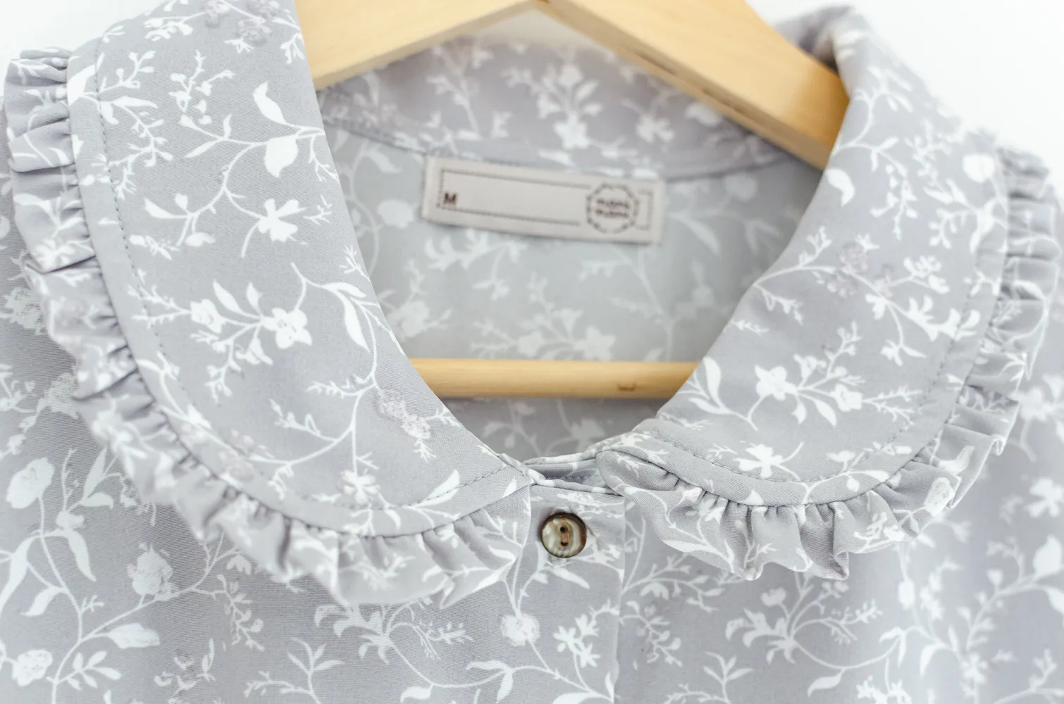 PT0260 Twig Frill & Puff Shirt – Light Grey - Image 4