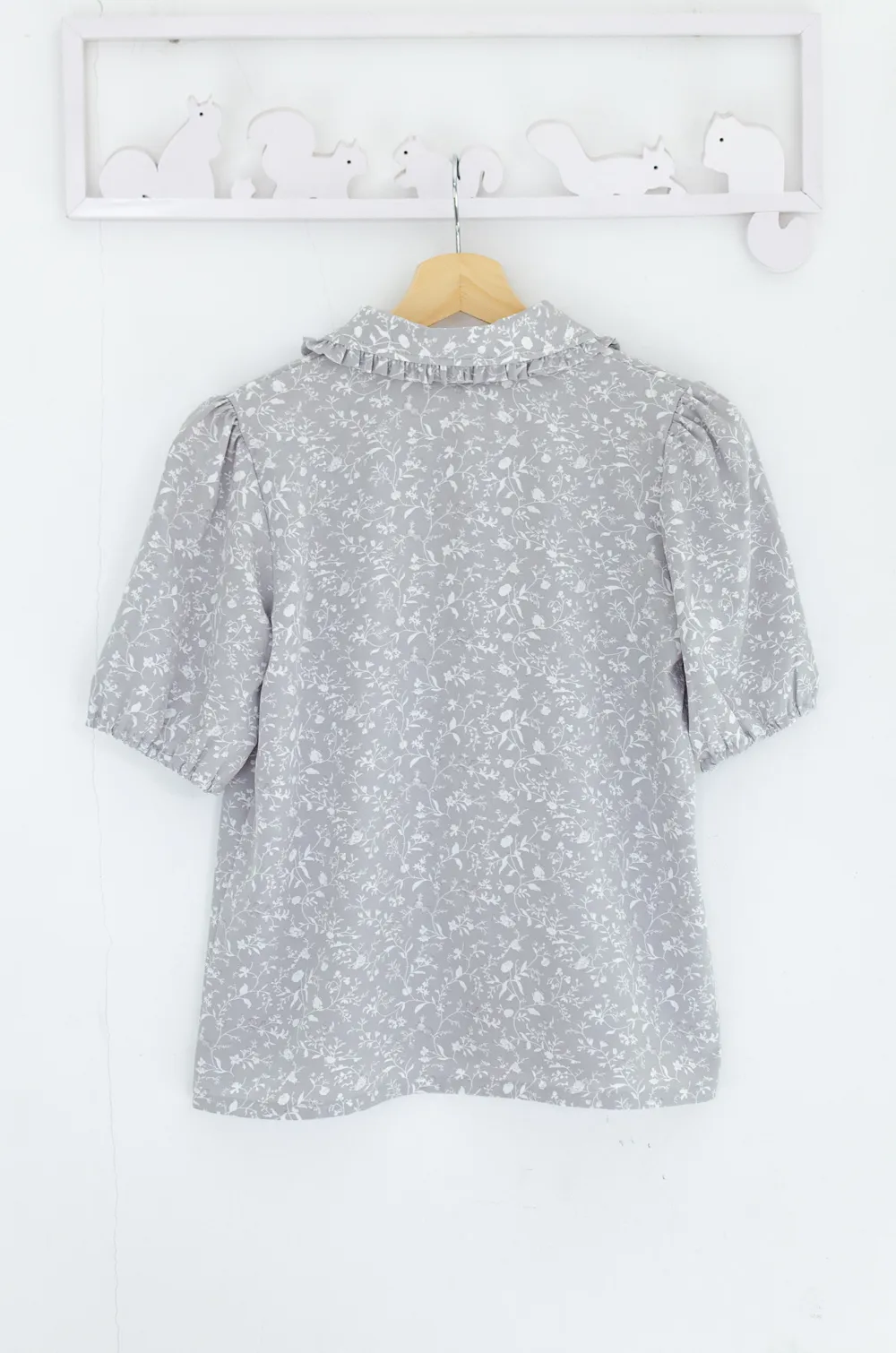 PT0260 Twig Frill & Puff Shirt – Light Grey - Image 8