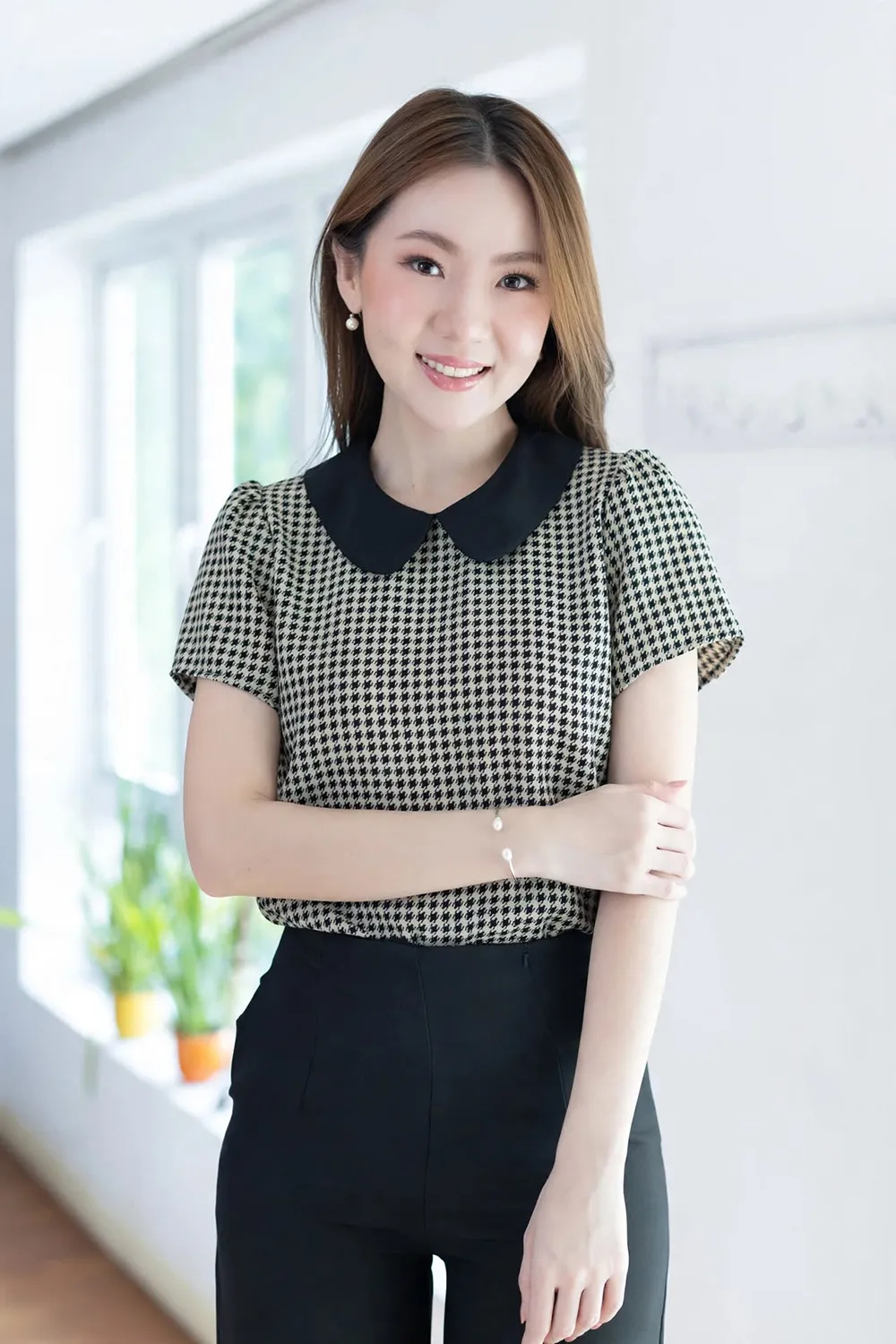 MT0101 Peter Pan Collar Shinori Blouse – Beige-Black
