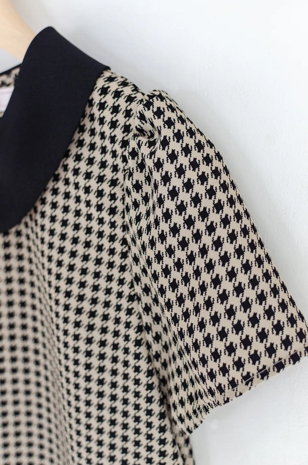 MT0101 Peter Pan Collar Shinori Blouse – Beige-Black - Image 4