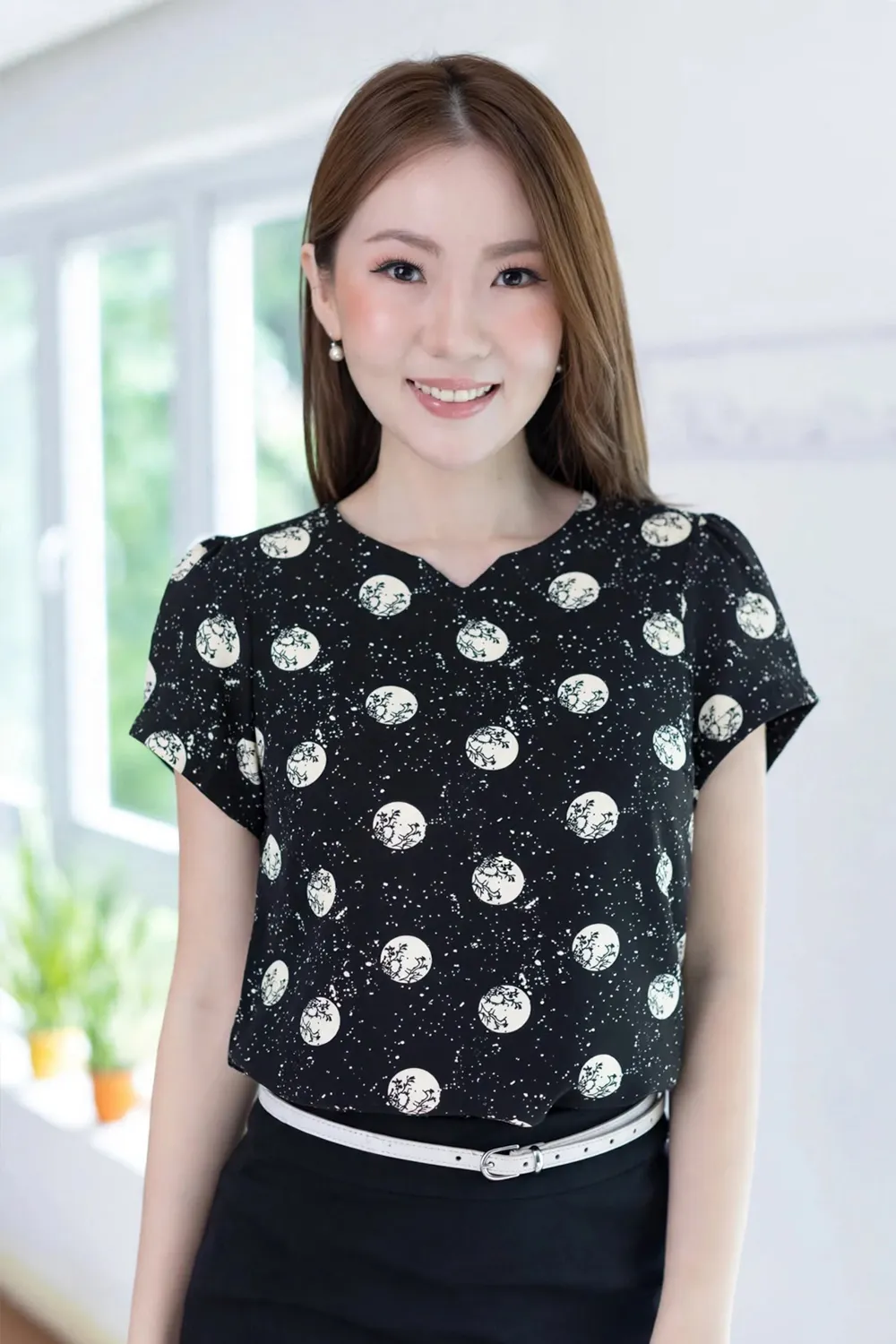 MT0206 Folded Sleeve Graphic Blouse – Black Moon