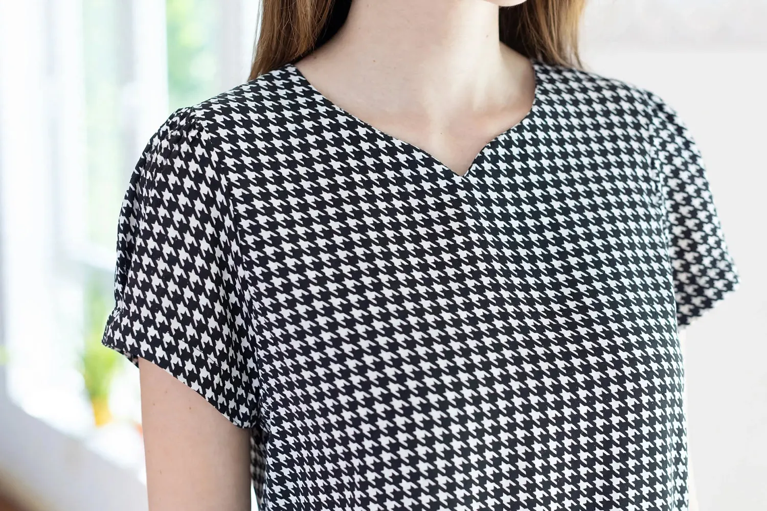 Alternative view of MT0206 Folded Sleeve Shinori Blouse – Black