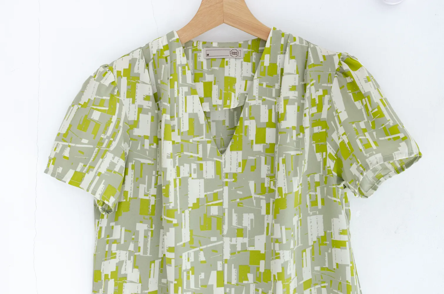 MT0601 V-Collar Graphic Blouse – Green - Image 3