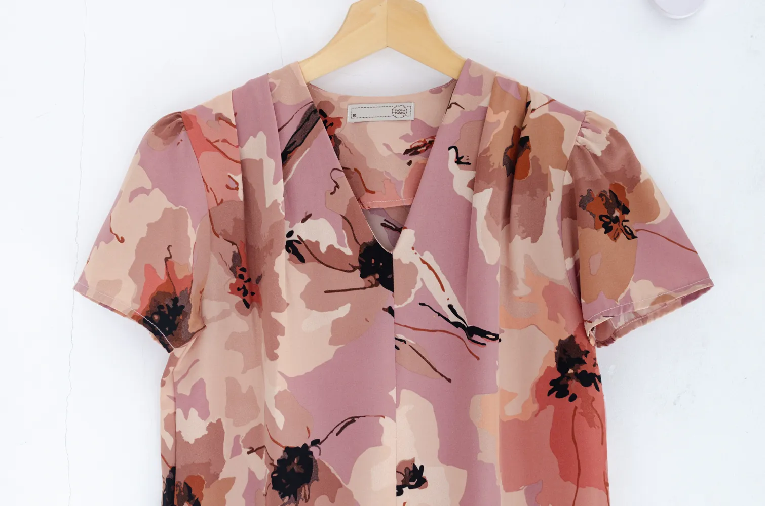 MT0601 V-Collar Brush Bloom Blouse – Clay Pink - Image 3