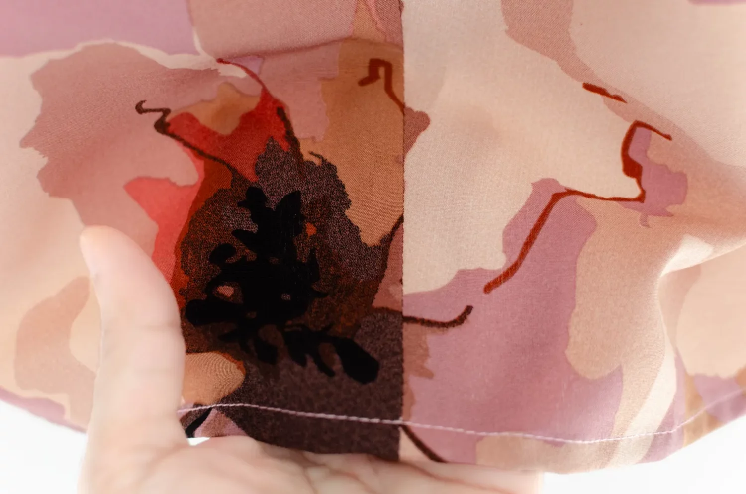 MT0601 V-Collar Brush Bloom Blouse – Clay Pink - Image 6