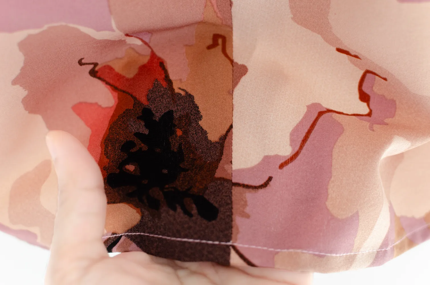MT0601 V-Collar Brush Bloom Blouse – Clay Pink - Image 6