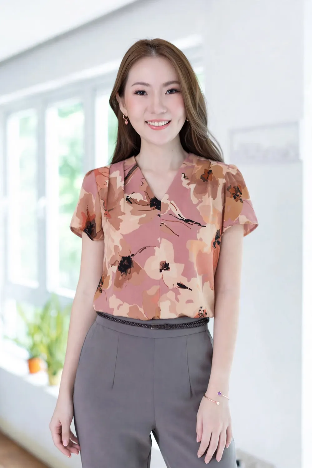 MT0601 V-Collar Brush Bloom Blouse – Clay Pink