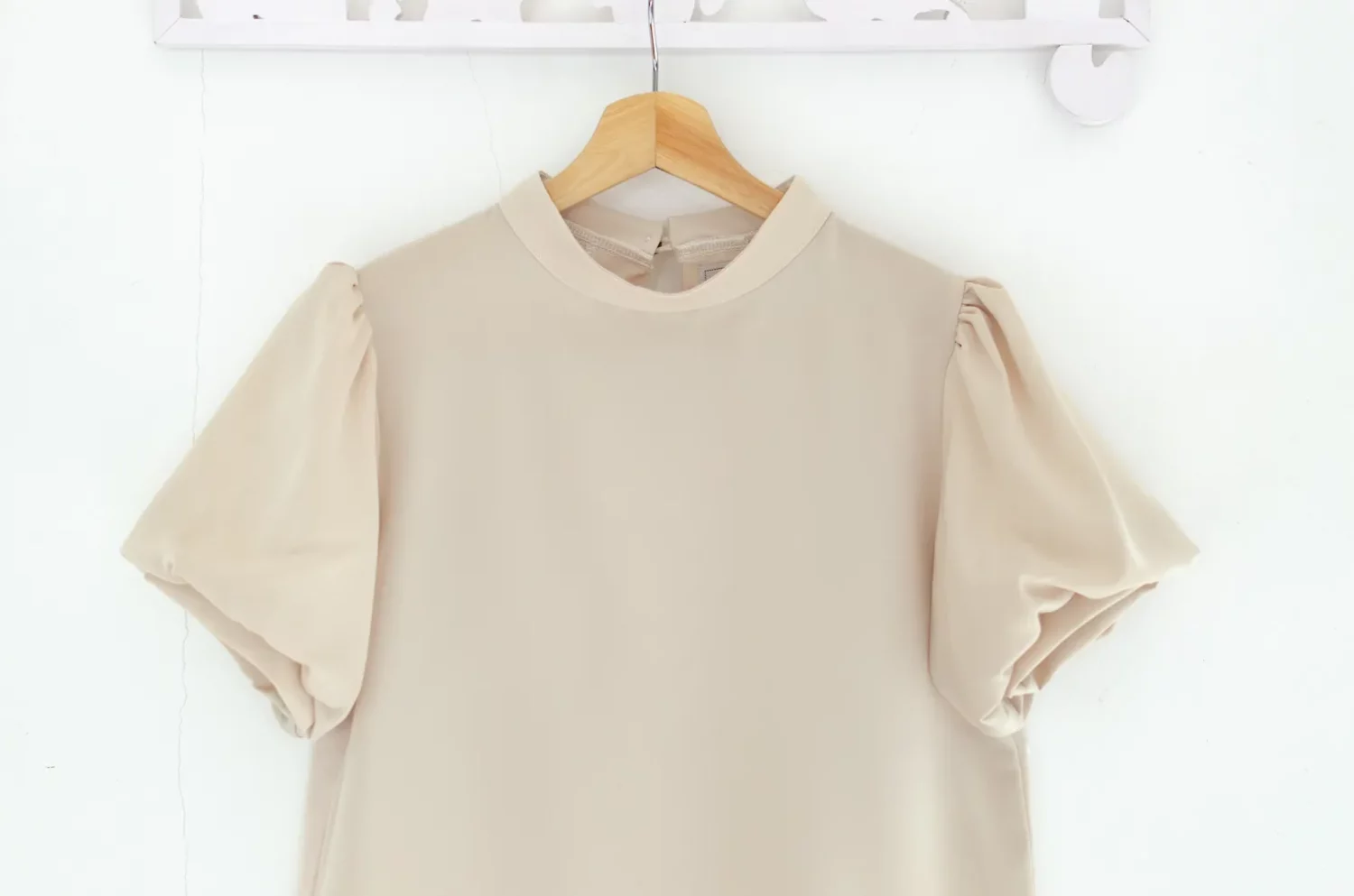 MT0707 Sophie Balloon Sleeve Blouse – Milk Tea - Image 3