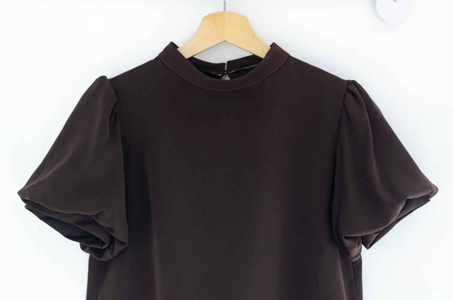 MT0707 Sophie Balloon Sleeve Blouse – Espresso Brown - Image 3