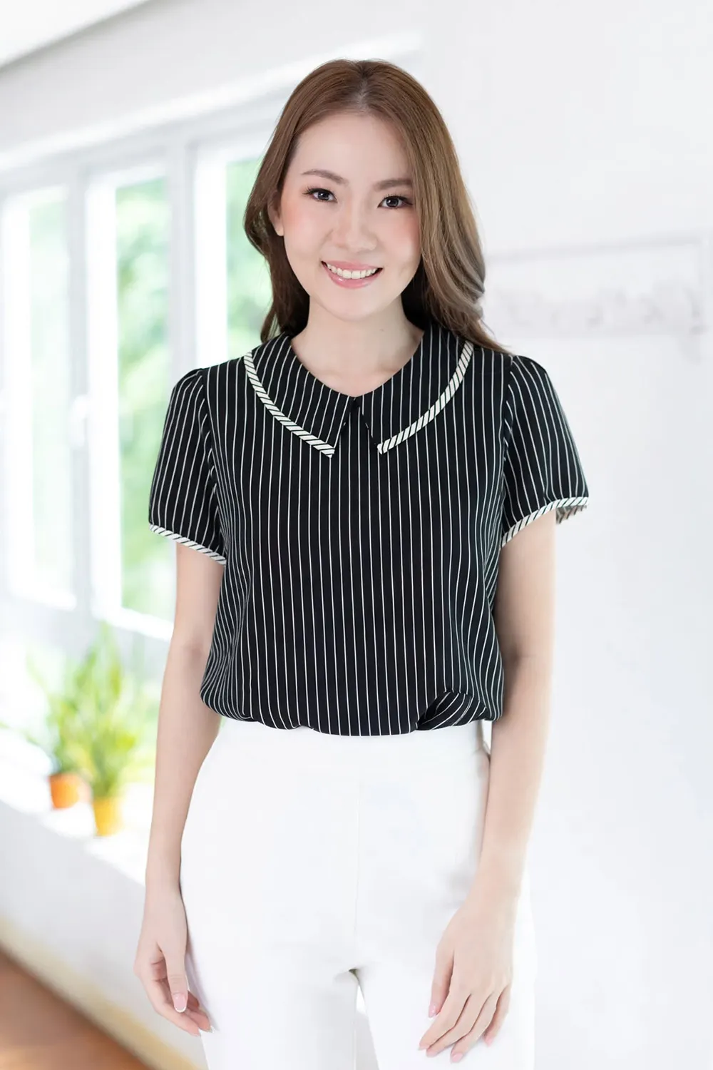 MT6610 Point Collar Stripe Crinkled Blouse – BW