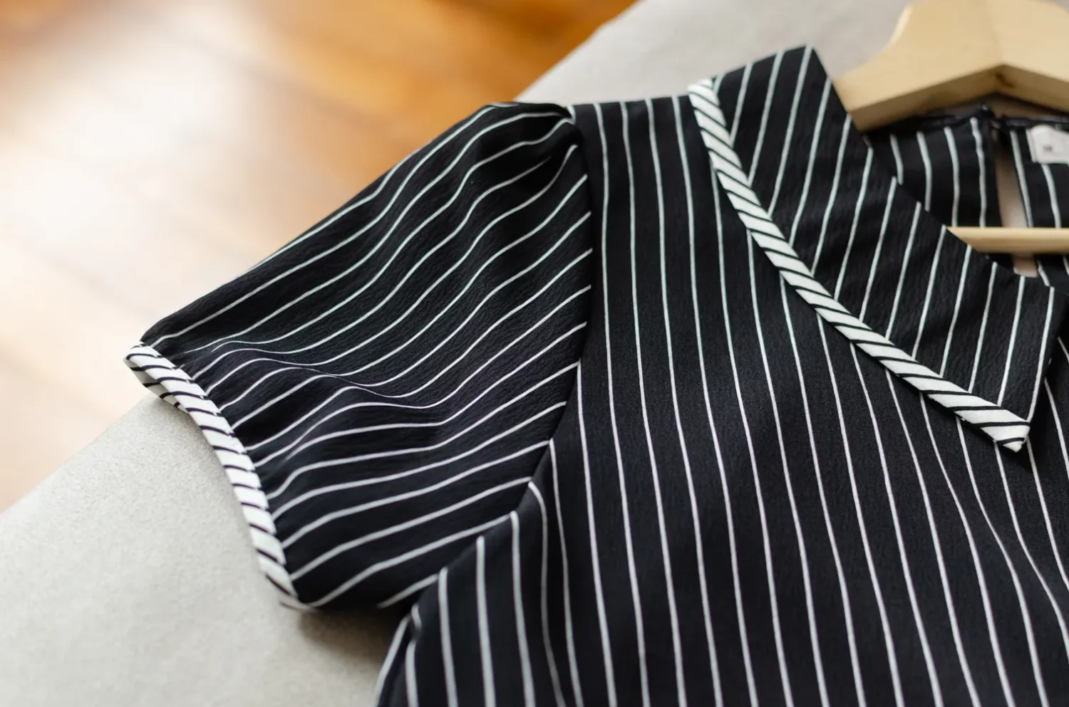 MT6610 Point Collar Stripe Crinkled Blouse – BW - Image 3