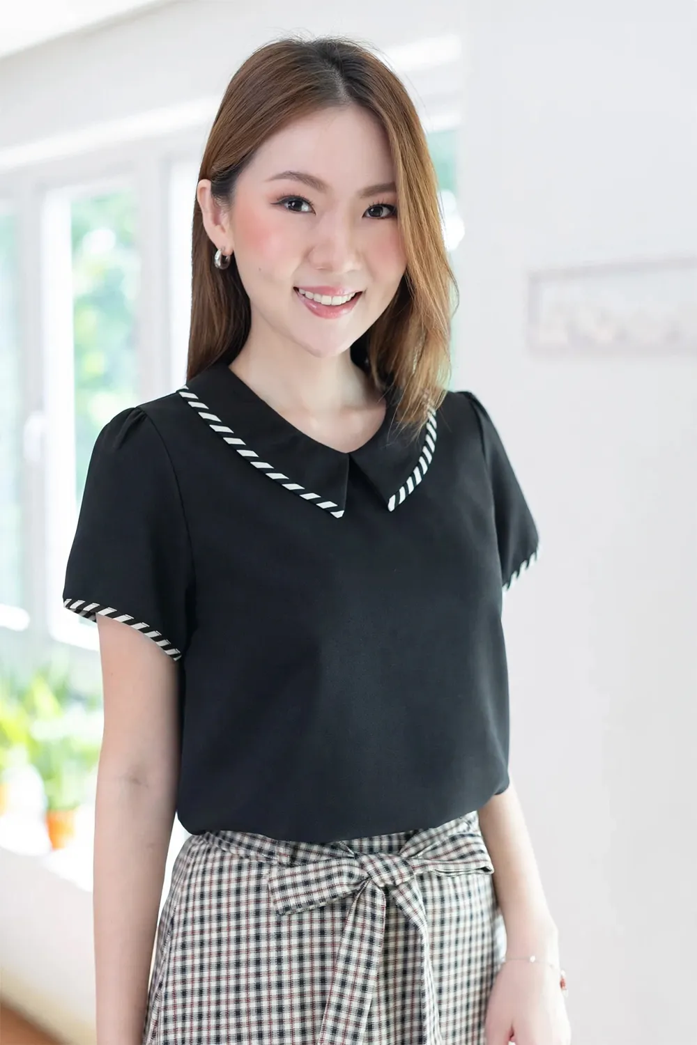 MT6610 Point Collar Blouse – Black-Stripe