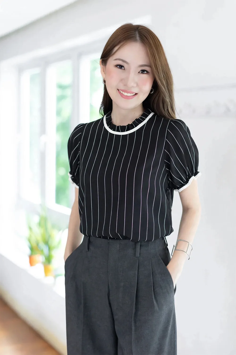 MT6753 Whisper Stripe Ruff Collar Puff Sleeve Blouse – Black