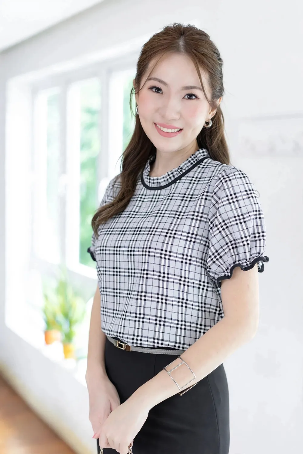 MT6753 Ruff Collar Puff Sleeve Crinkled Blouse – Grey Plaid