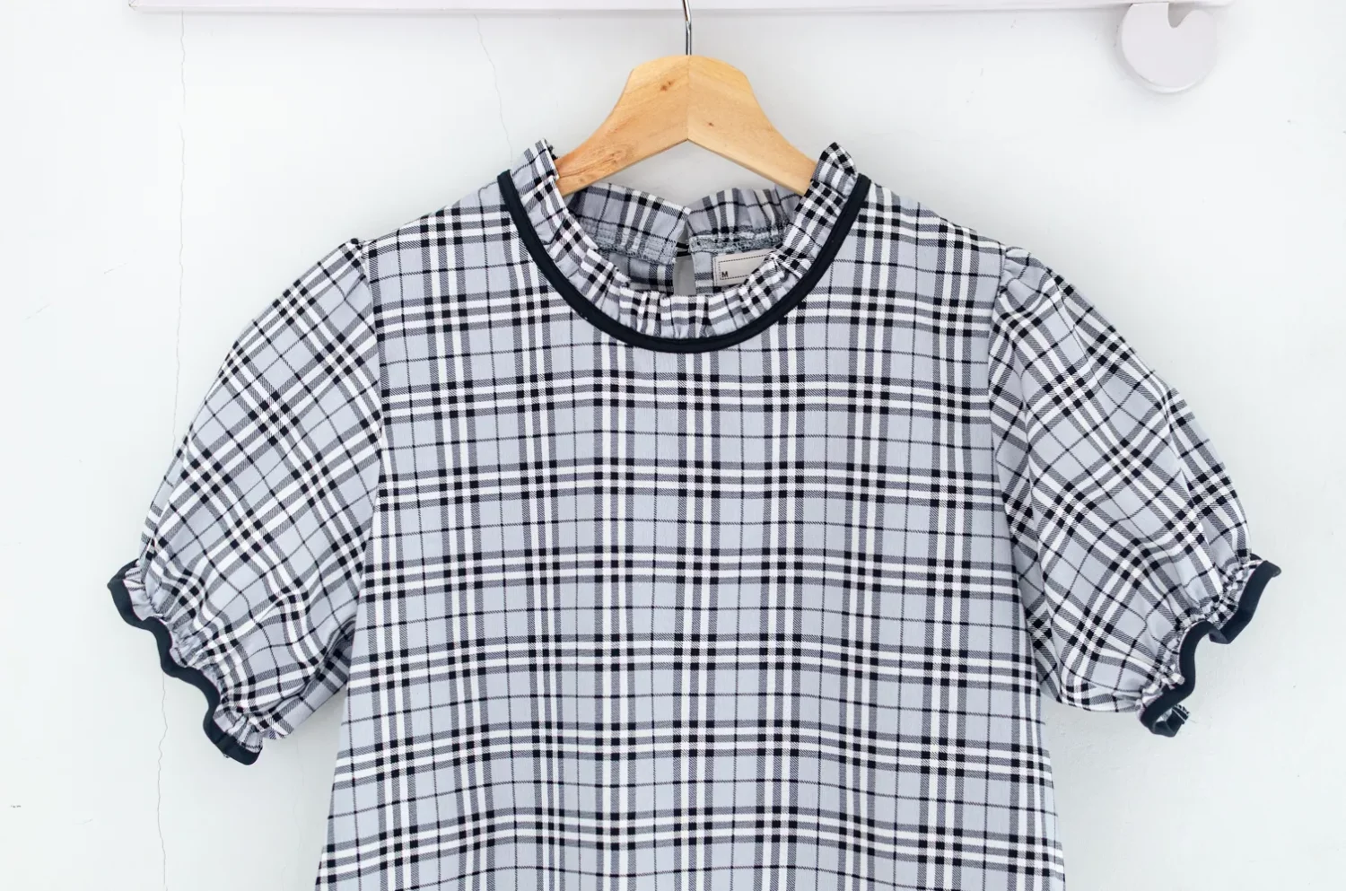 MT6753 Ruff Collar Puff Sleeve Crinkled Blouse – Grey Plaid - Image 3