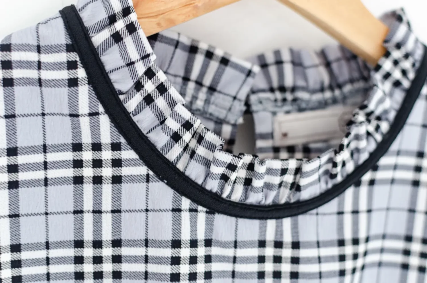 MT6753 Ruff Collar Puff Sleeve Crinkled Blouse – Grey Plaid - Image 5