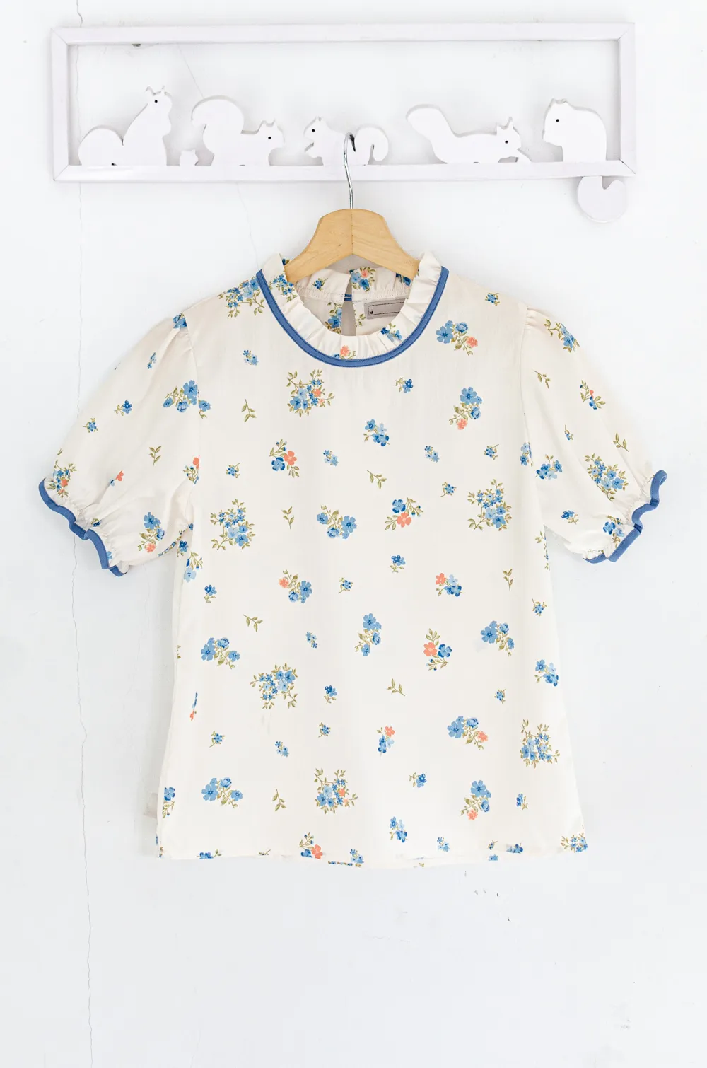 MT6753 Posy Ruff Collar Puff Sleeve Crinkled Blouse – White - Image 3