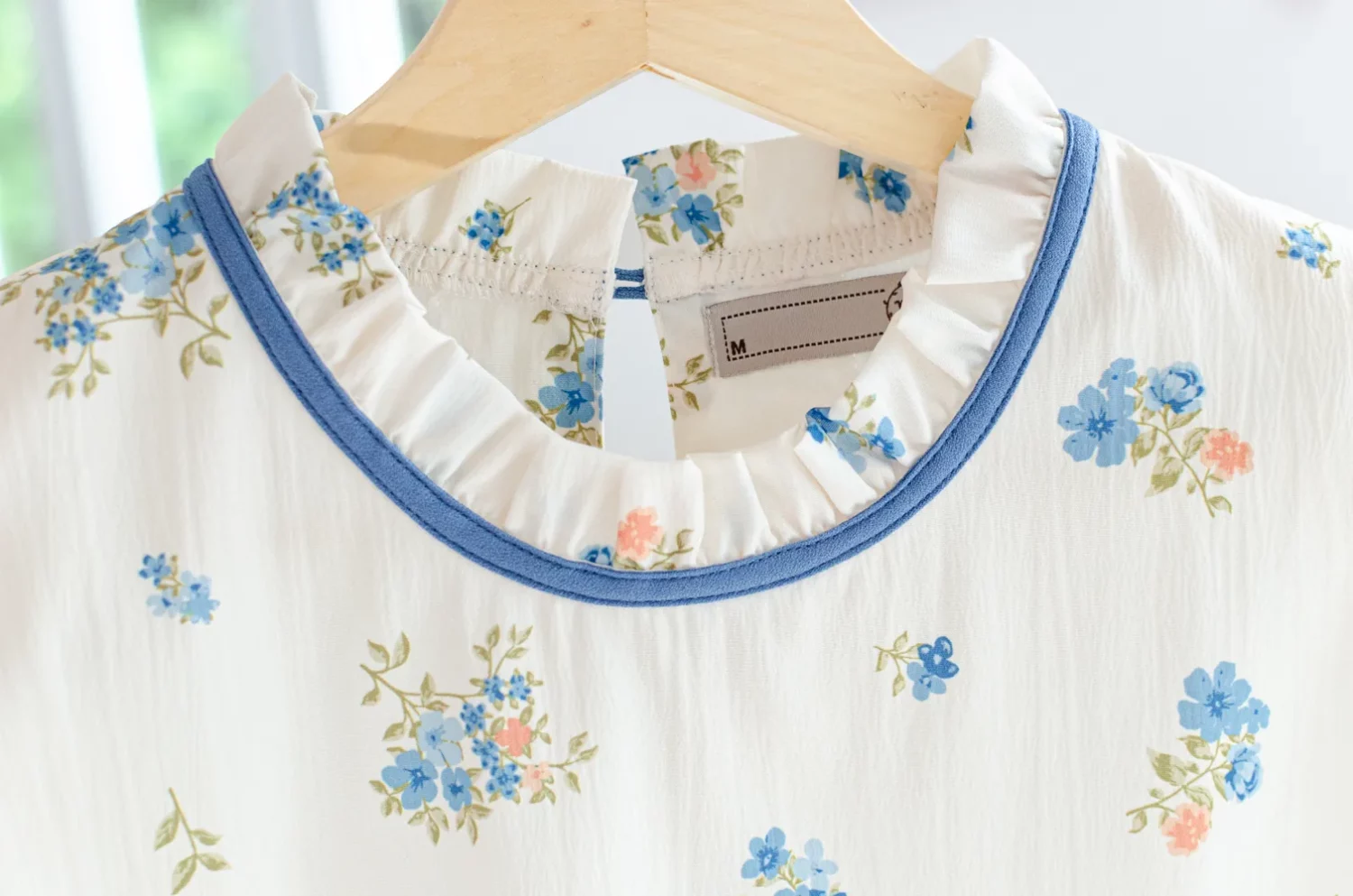 MT6753 Posy Ruff Collar Puff Sleeve Crinkled Blouse – White - Image 5