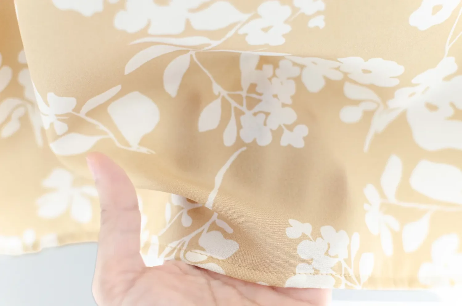 MT7555 Ruff V-Collar Floral Blouse – Cream - Image 5
