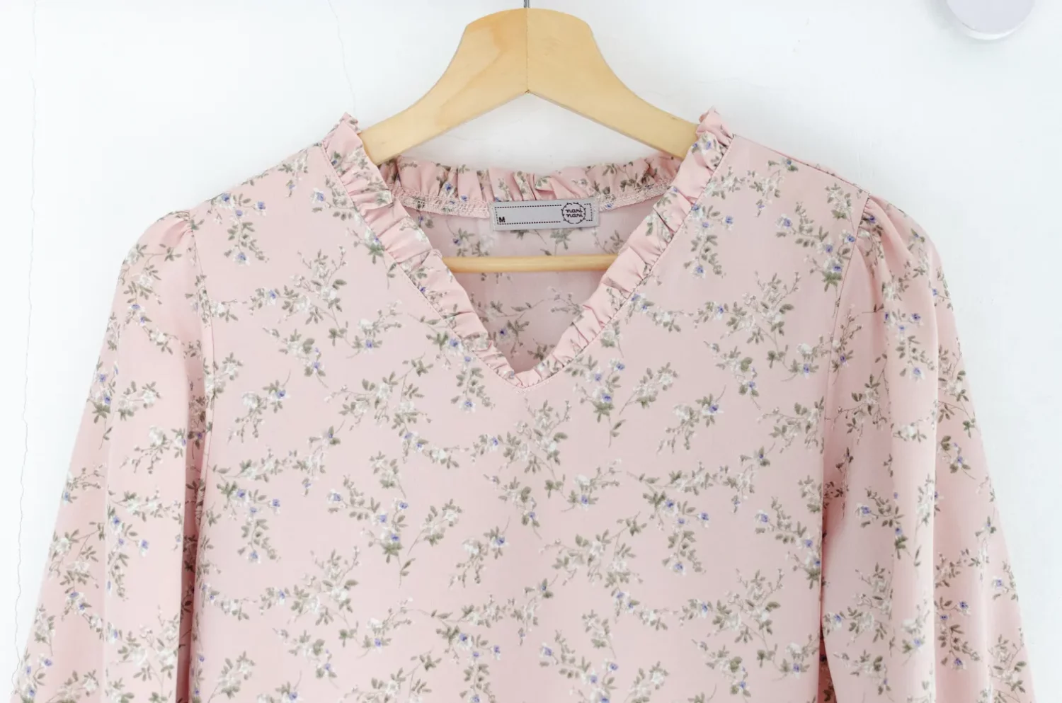 MT7555 Ruff V-Collar Floral Blouse – Pink - Image 3