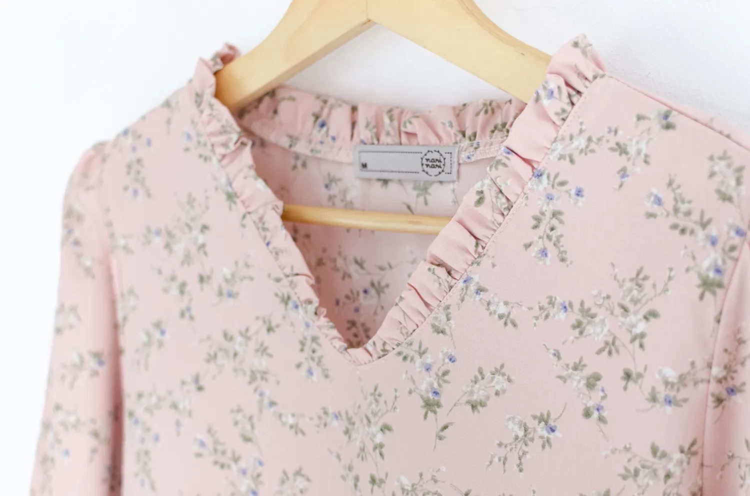 MT7555 Ruff V-Collar Floral Blouse – Pink - Image 4