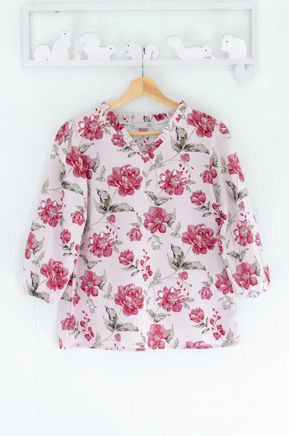 Alternative view of MT7555 Ruff V-Collar Rosalia Blouse – Pink