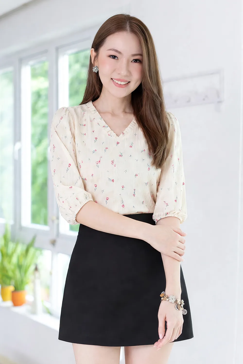 MT7555 Ruff V-Collar Wild Rose Blouse – Vanilla
