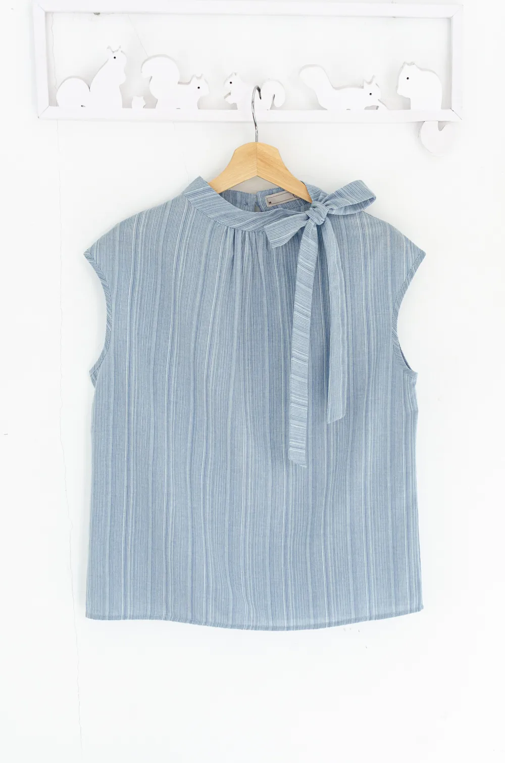Alternative view of MT8000 Side Bow Sleeveless Cotton Blouse – Blue