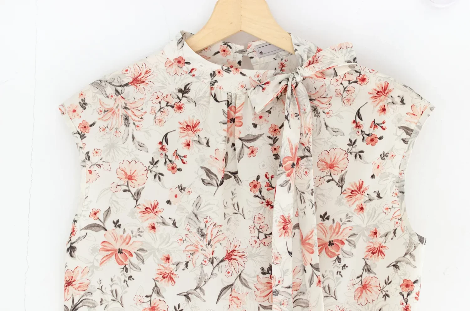 MT8000 Side Bow Sleeveless Floral Blouse – Cream - Image 3