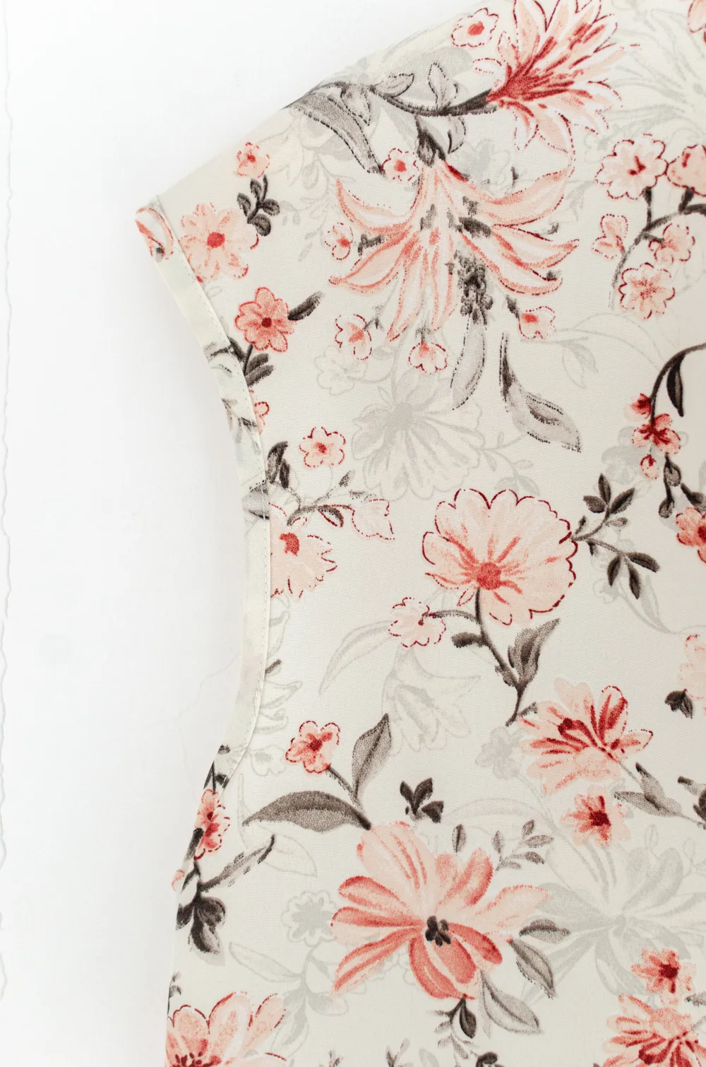MT8000 Side Bow Sleeveless Floral Blouse – Cream - Image 5