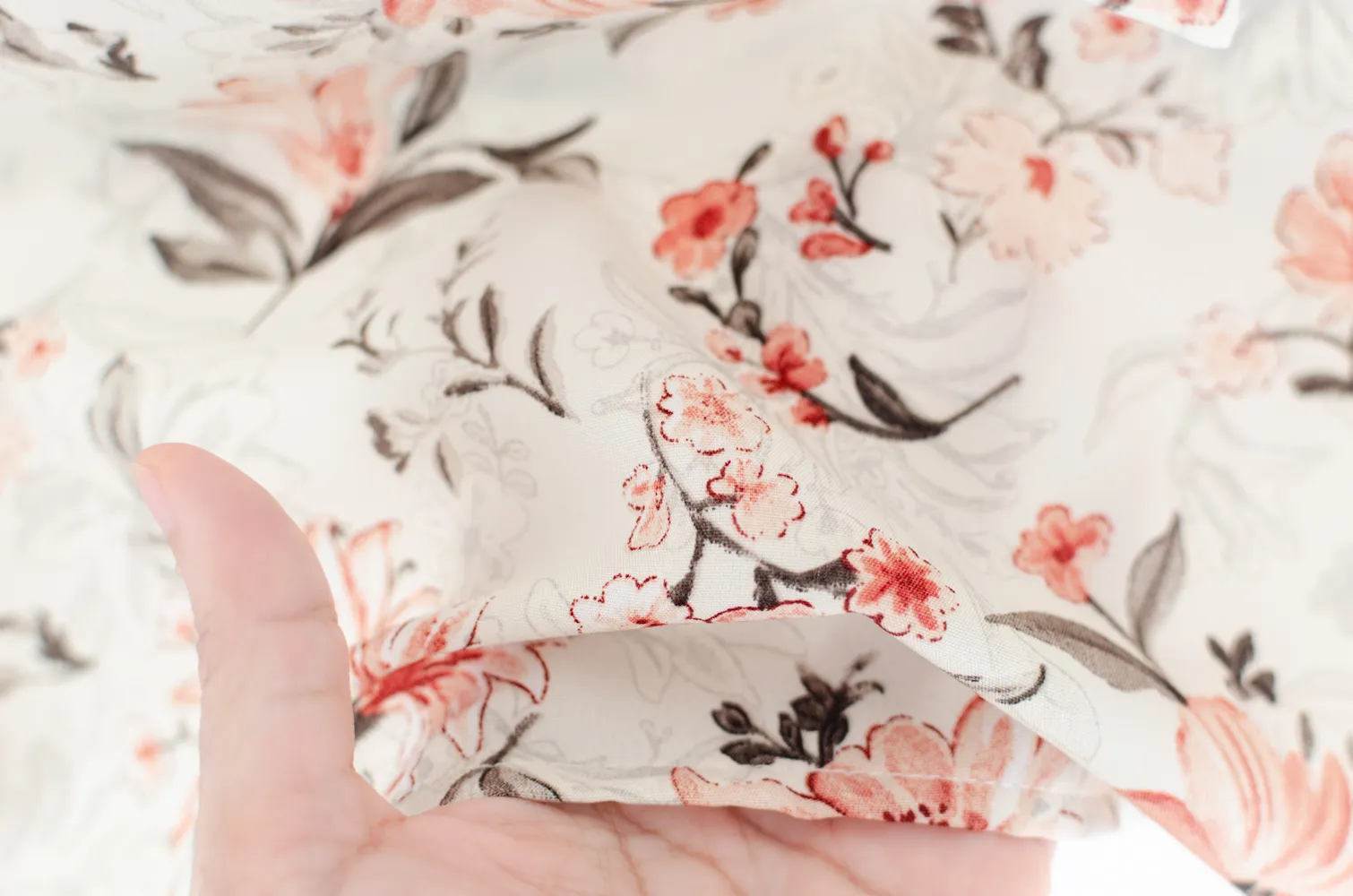 MT8000 Side Bow Sleeveless Floral Blouse – Cream - Image 6