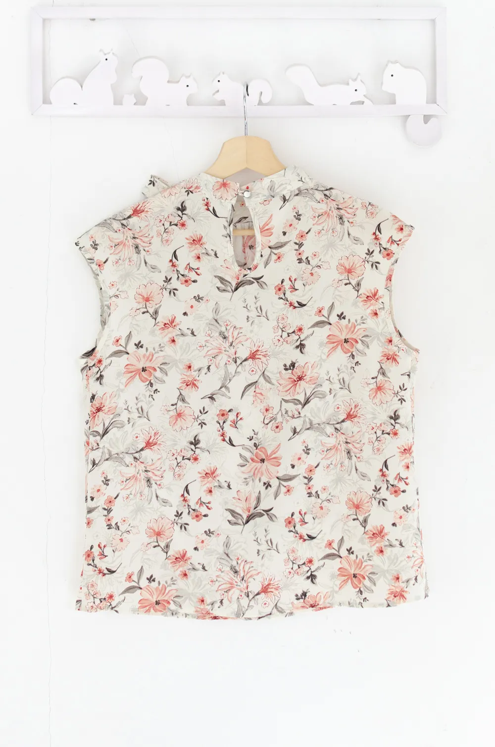 MT8000 Side Bow Sleeveless Floral Blouse – Cream - Image 7