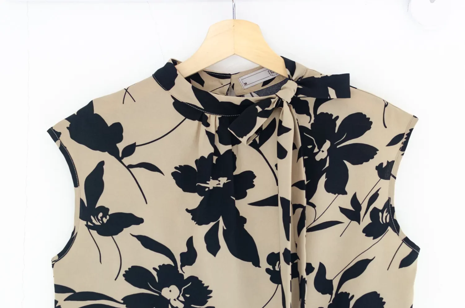 MT8000 Side Bow Sleeveless Flower Blouse – Latte - Image 3