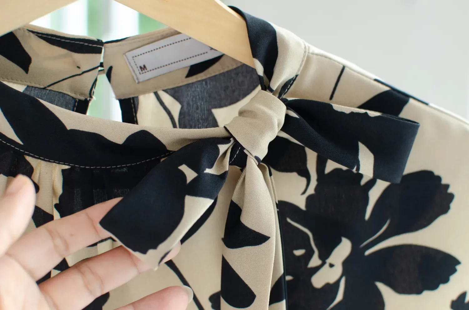 MT8000 Side Bow Sleeveless Flower Blouse – Latte - Image 5