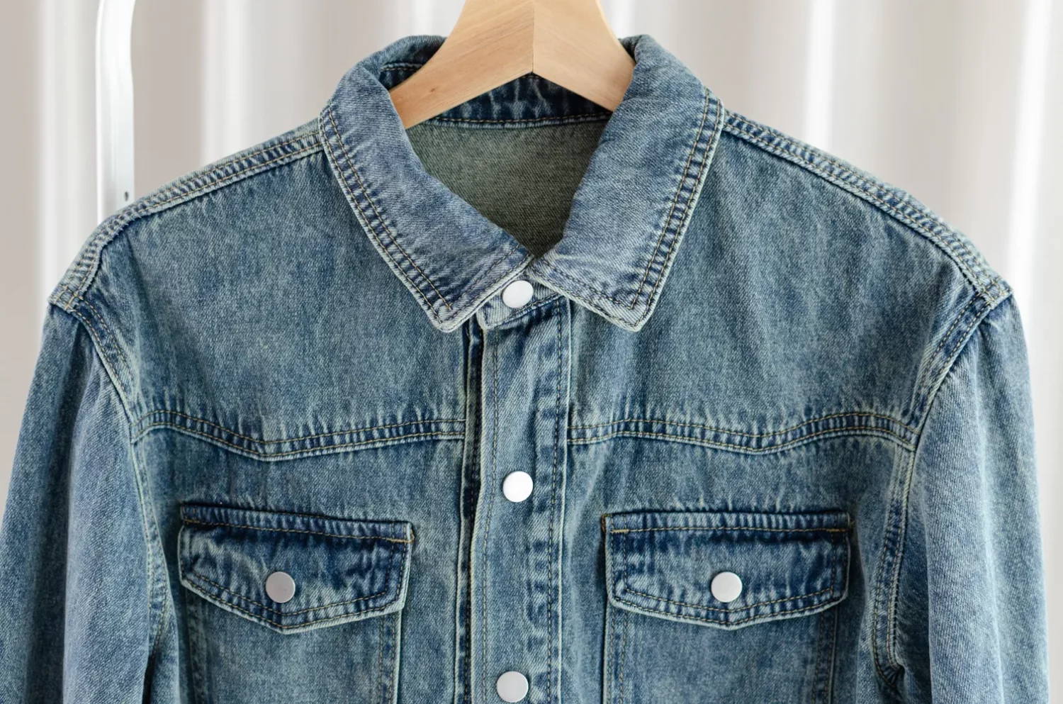NT2529 Double Pocket Crop Shirt – Denim - Image 4