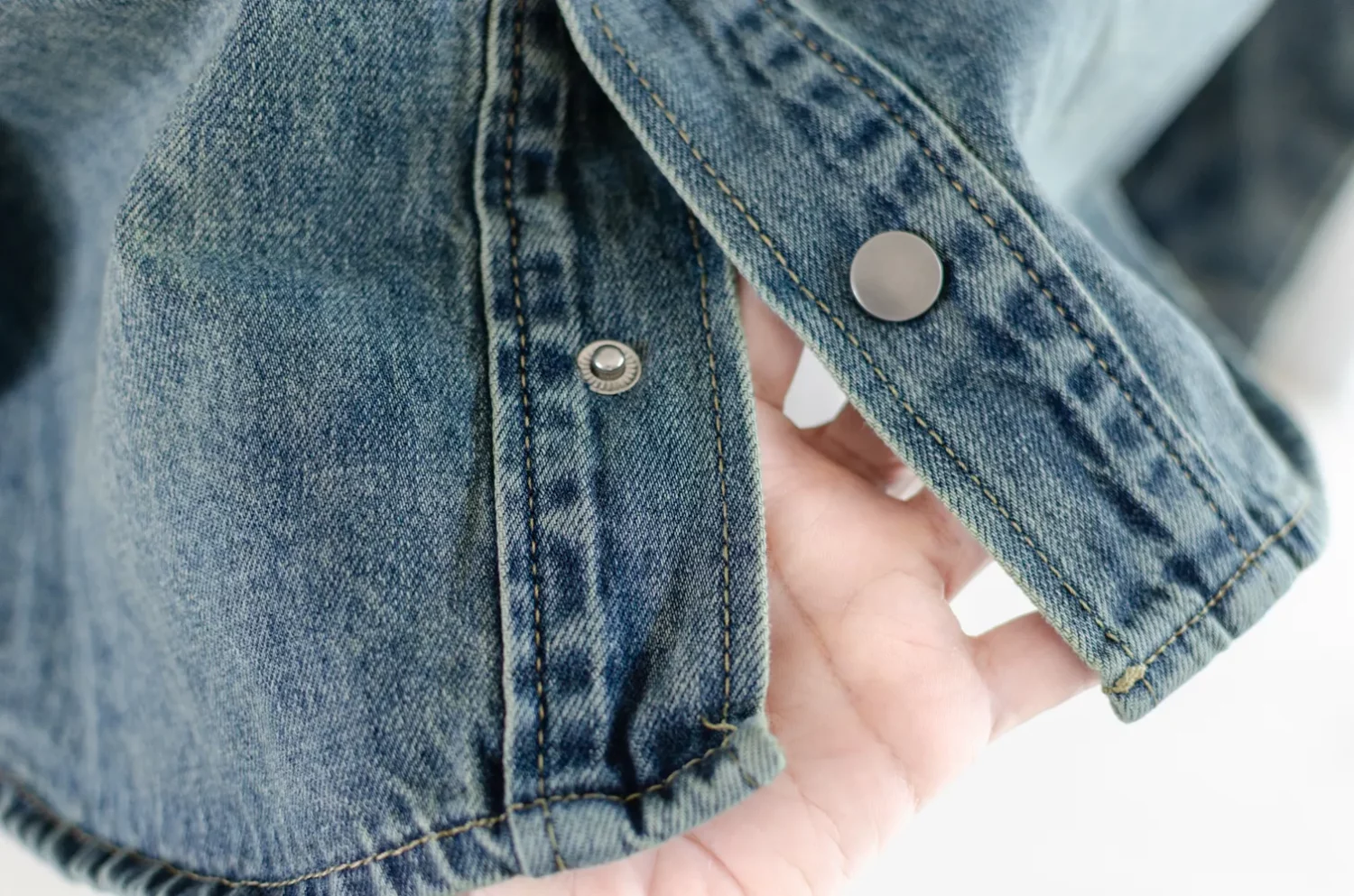 NT2529 Double Pocket Crop Shirt – Denim - Image 6