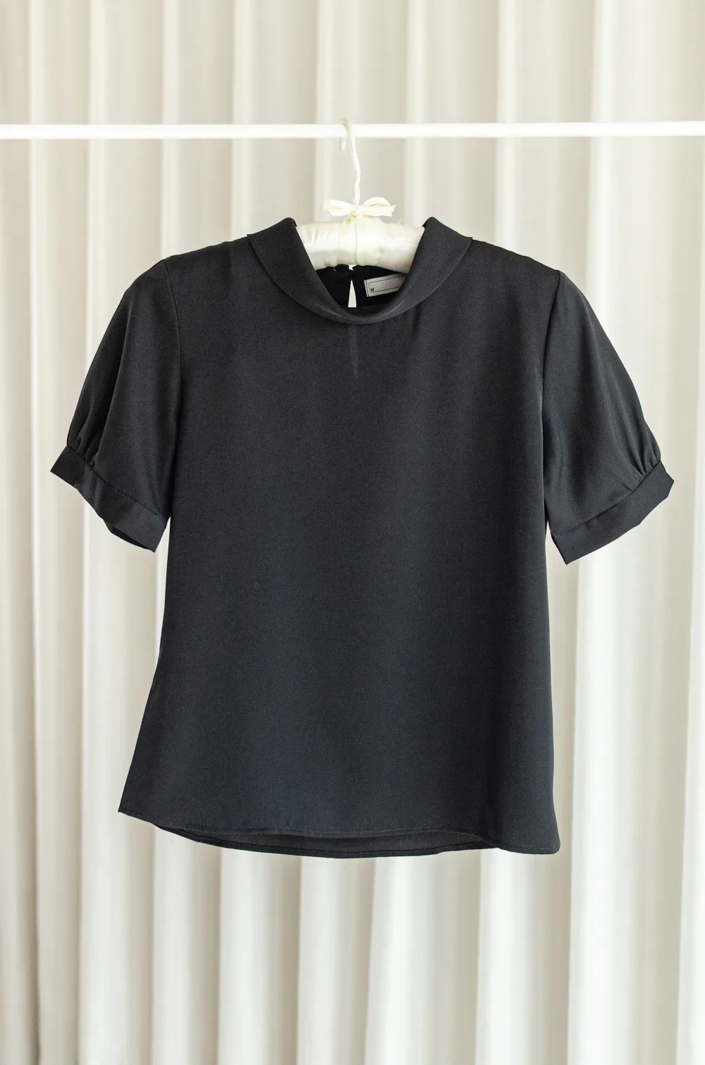 Alternative view of NT2530 Sophie Folded Collar Blouse – Black