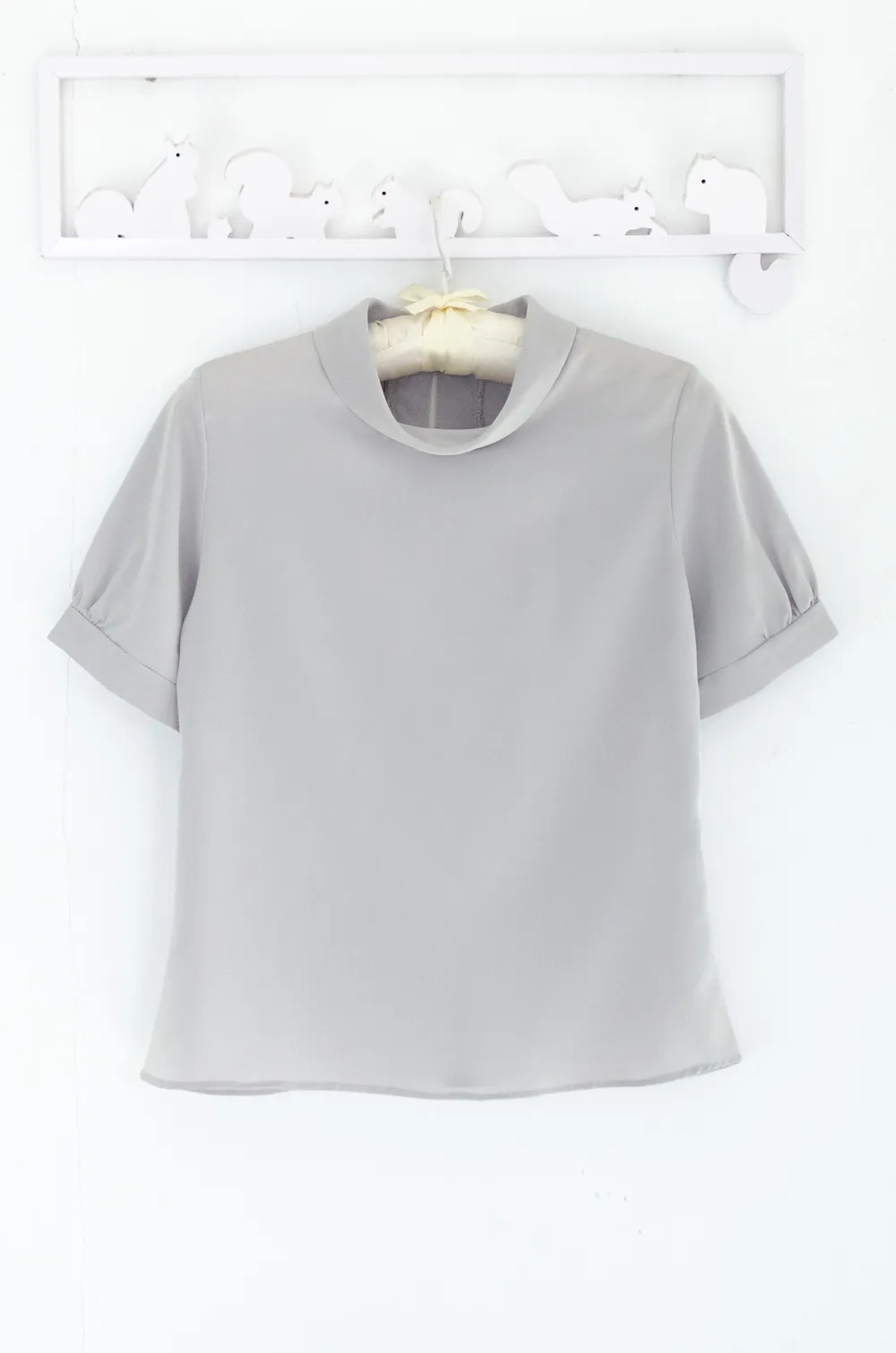 Alternative view of NT2530 Sophie Folded Collar Blouse – Grey