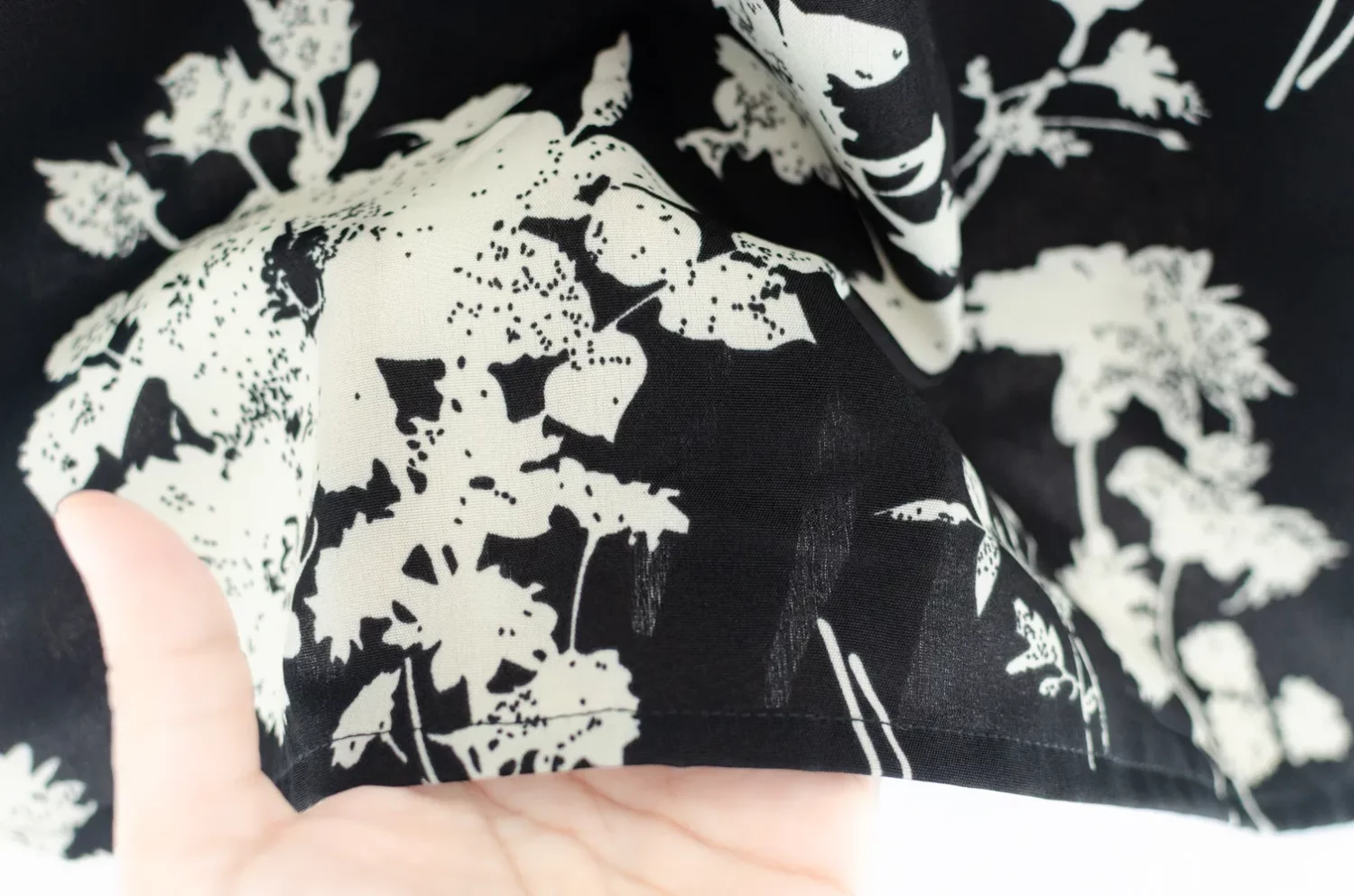 MN0625 Flower Sleeveless Top – Black - Image 5
