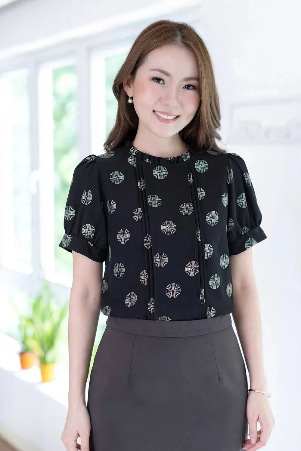 MT0404 Ruff Collar Balloon Sleeve Blouse – Black Swirl