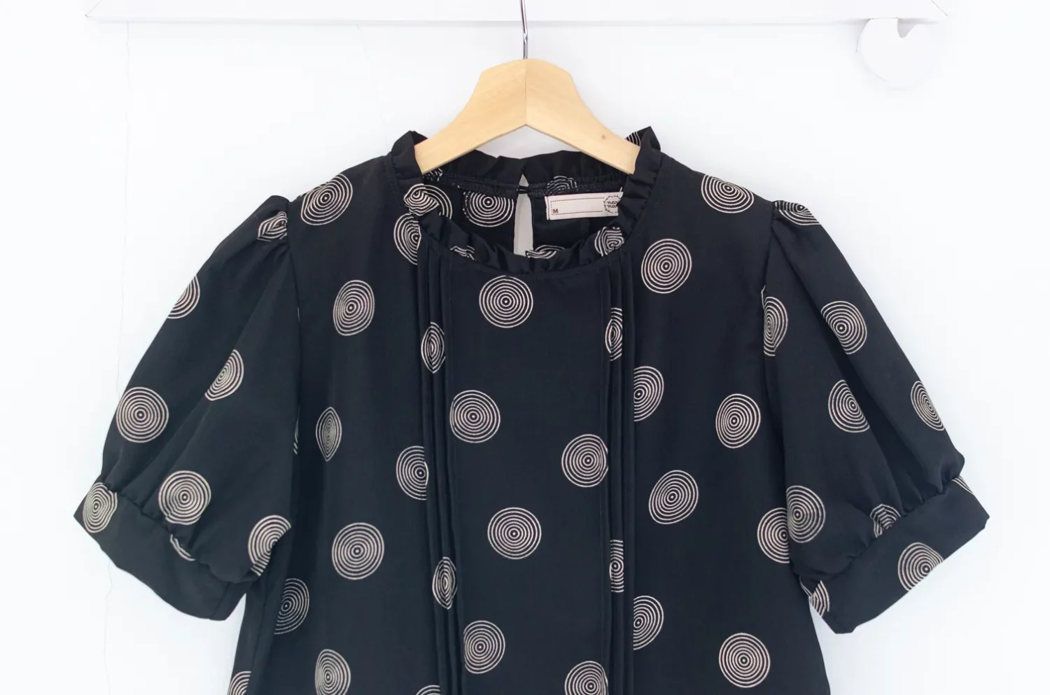 MT0404 Ruff Collar Balloon Sleeve Blouse – Black Swirl - Image 3