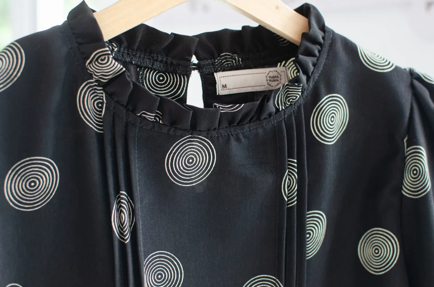 MT0404 Ruff Collar Balloon Sleeve Blouse – Black Swirl - Image 5