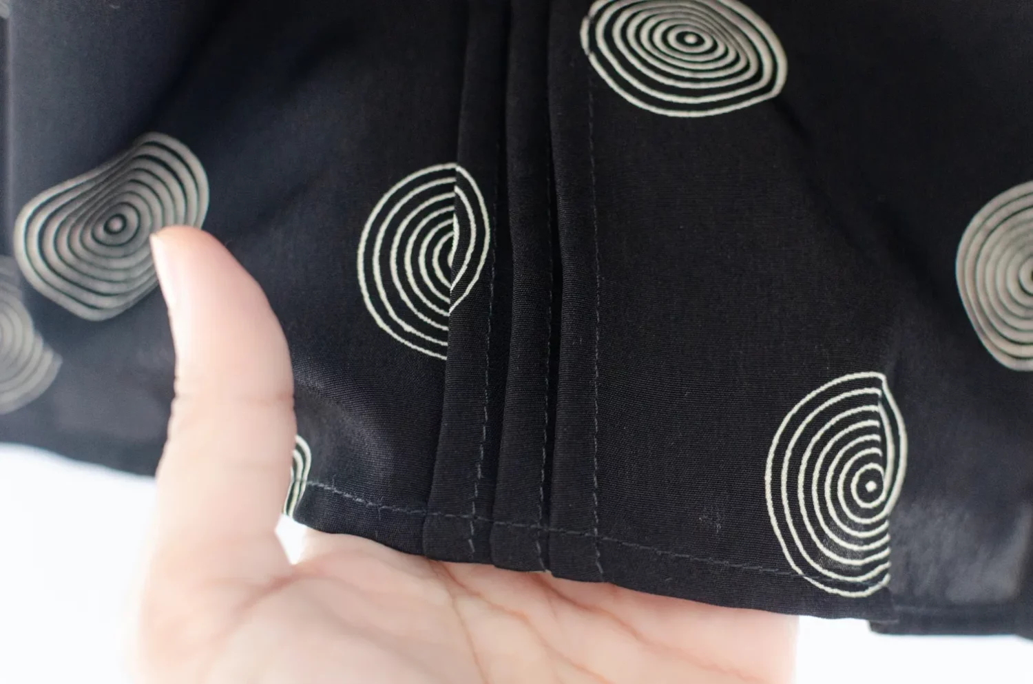 MT0404 Ruff Collar Balloon Sleeve Blouse – Black Swirl - Image 7
